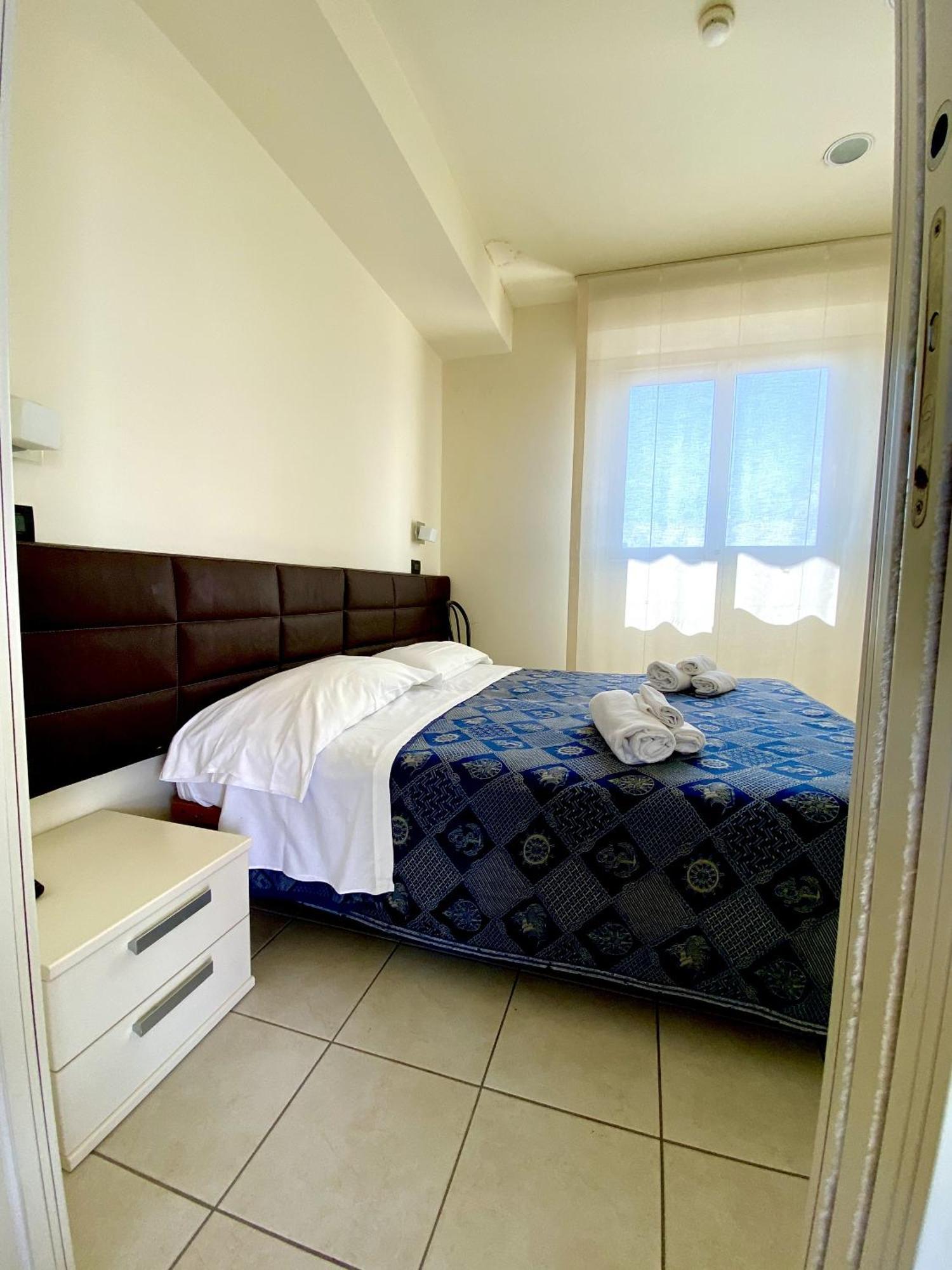 Hotel Avana Fronte Mare Riccione Habitación foto