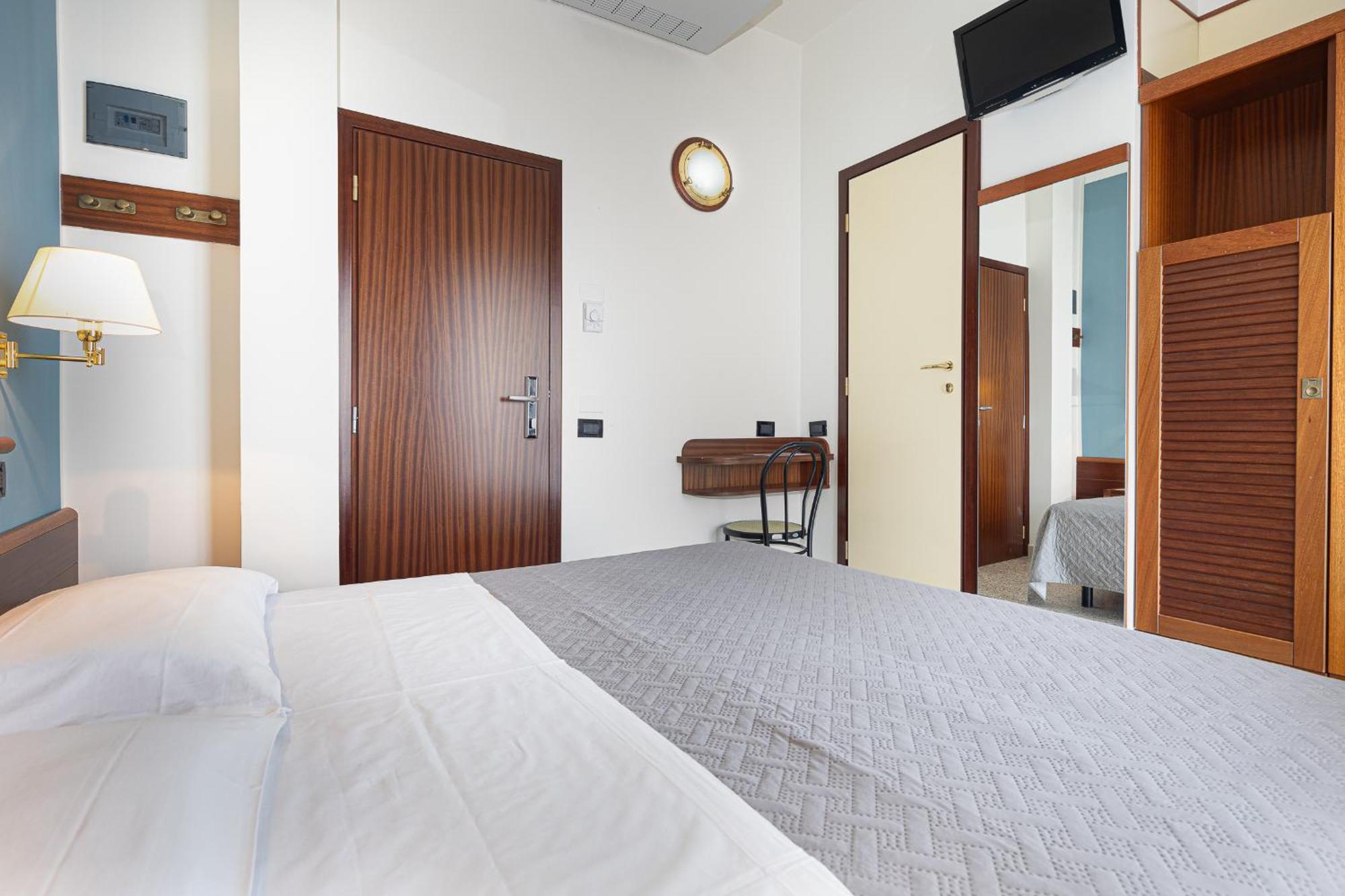 Hotel Avana Fronte Mare Riccione Exterior foto