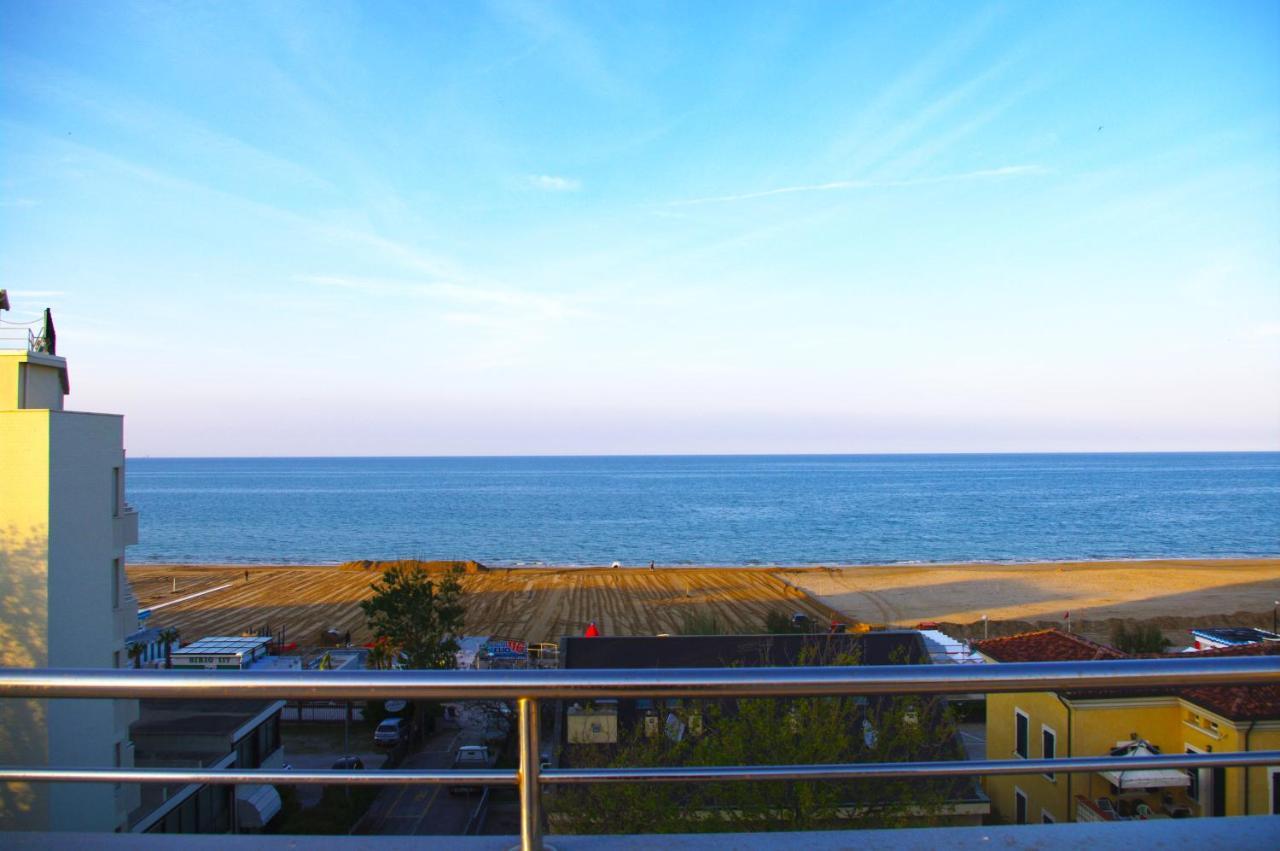 Hotel Avana Fronte Mare Riccione Exterior foto