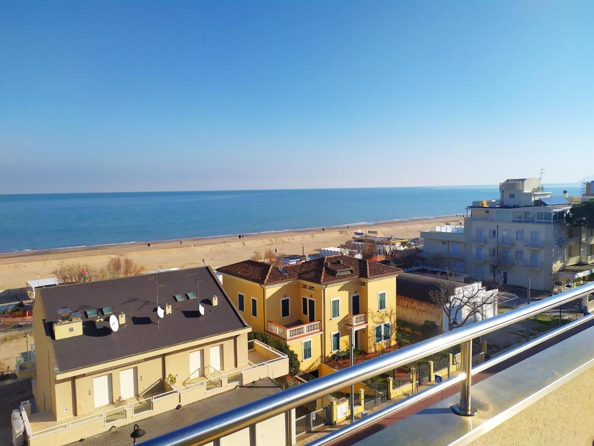 Hotel Avana Fronte Mare Riccione Exterior foto