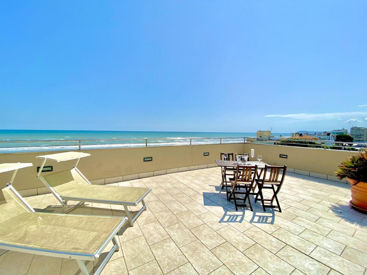 Hotel Avana Fronte Mare Riccione Exterior foto